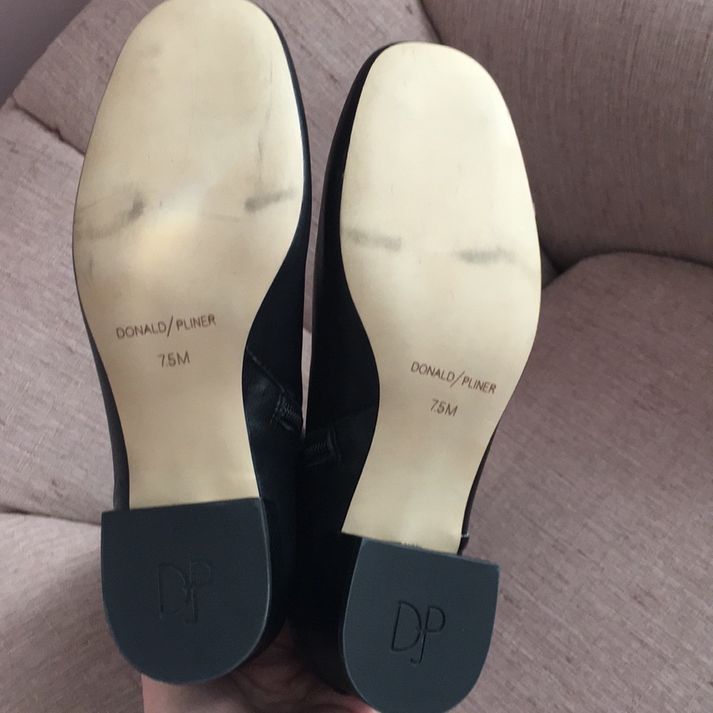 Like new Donald/Pliner Camille Leather Boot - Picture 11 of 12